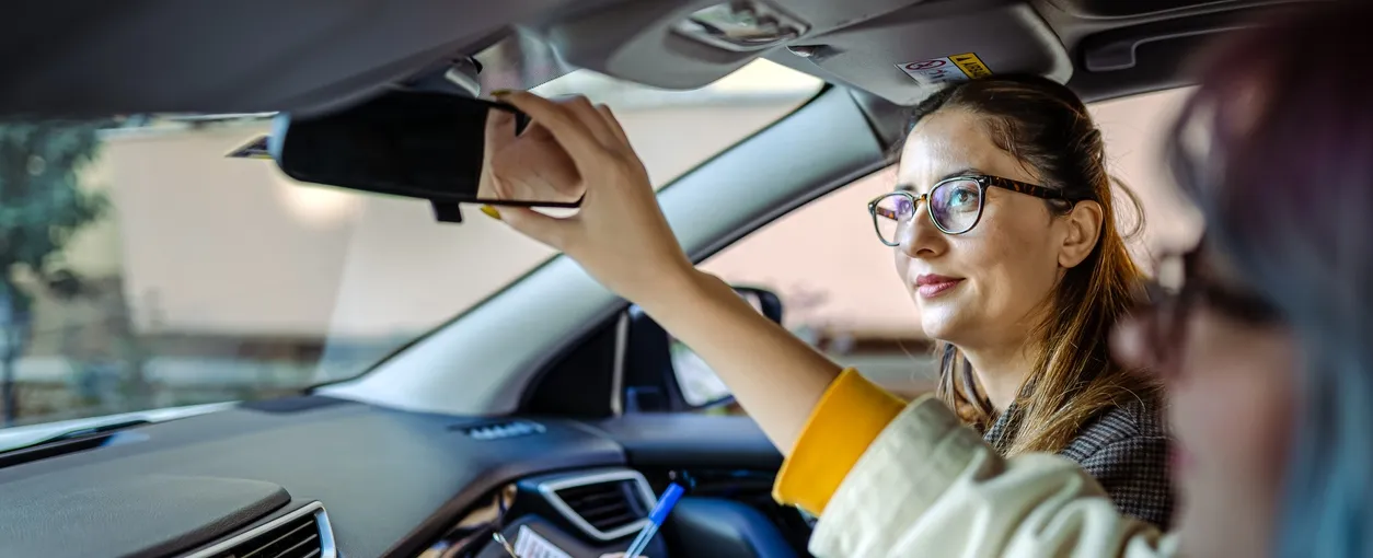 une femme passe son permis de conduire
