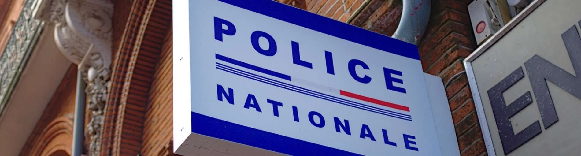enseigne de la Police Nationale