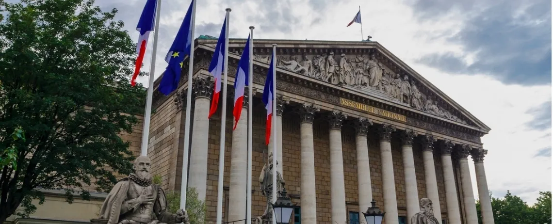 Visuel de l'assemblée nationale dans le cadre des 3 mesures clés de la réforme de la fonction publique de 2019