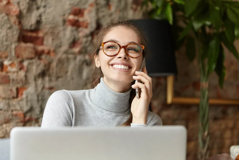 femme au téléphone
