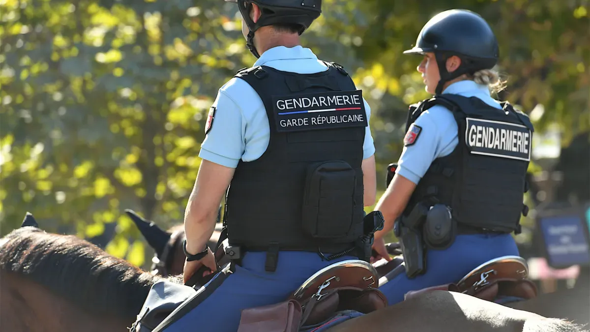 gendarmes à cheval