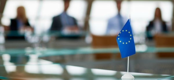 598d6f416d73-dossier-europe-2-fonctionnaires-europeens-et-francais-des-valeurs-communes._hub_folder.jpg